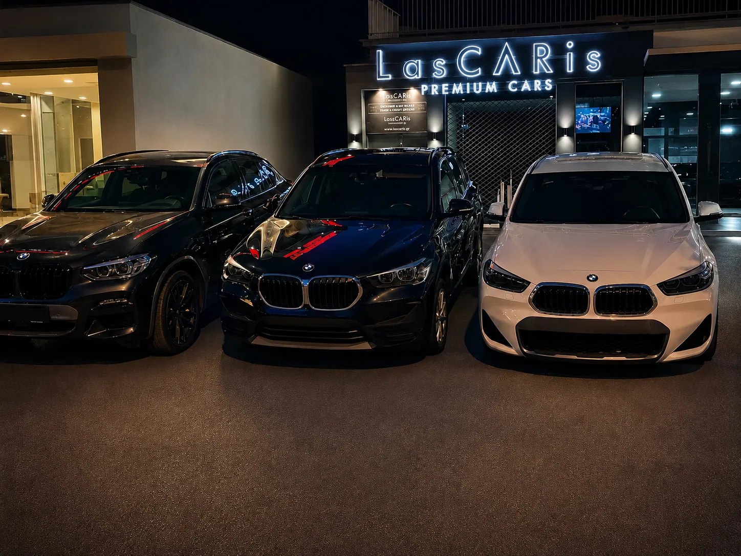Μεταχειρισμένα BMW έξω από την έκθεση της LasCARis Premium Cars στην Καλαμαριά Θεσσαλονίκης